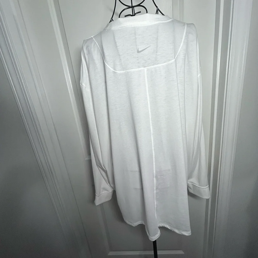 Nike Classic Oversized White Women's Long Sleeve Shirt‎